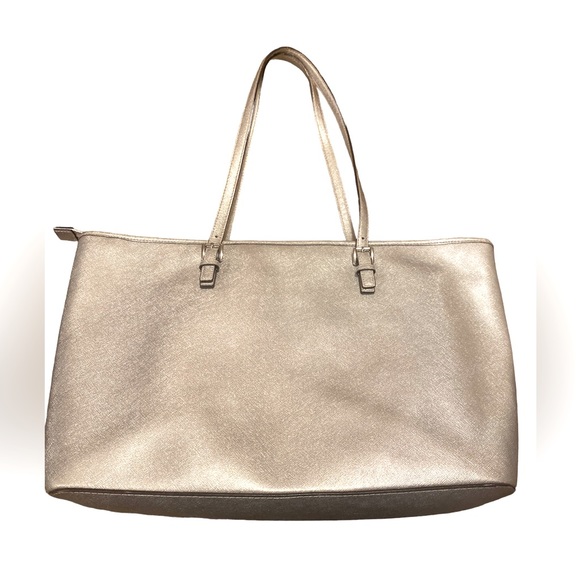 Michael Kors~Michael by Michael Kors Metallic Silver Leather Jet Set Traveler XL - Picture 3 of 17